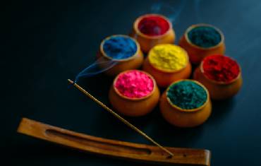 Colorful Heritage of Holi: Make it vibrant with the right Agarbatti Fragrance