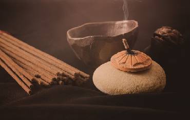 Have you experienced these top five benefits of Chandan Agarbatti?